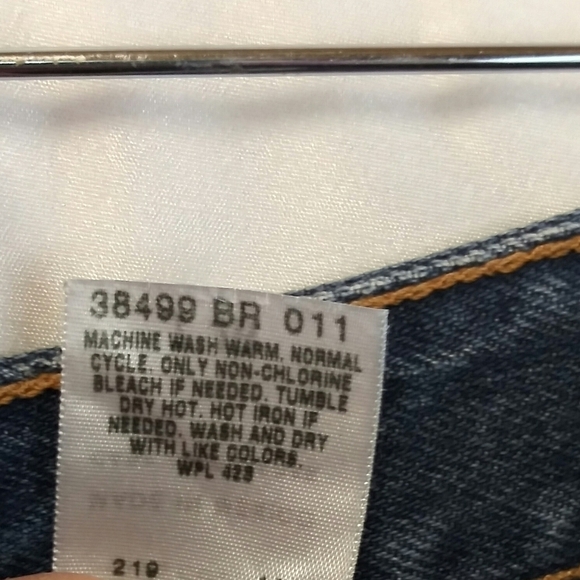 Levi's Junior Blue Dark Wash Four Pocket Mid Rise Zipper Fly Denim Jean Short - Picture 8 of 8